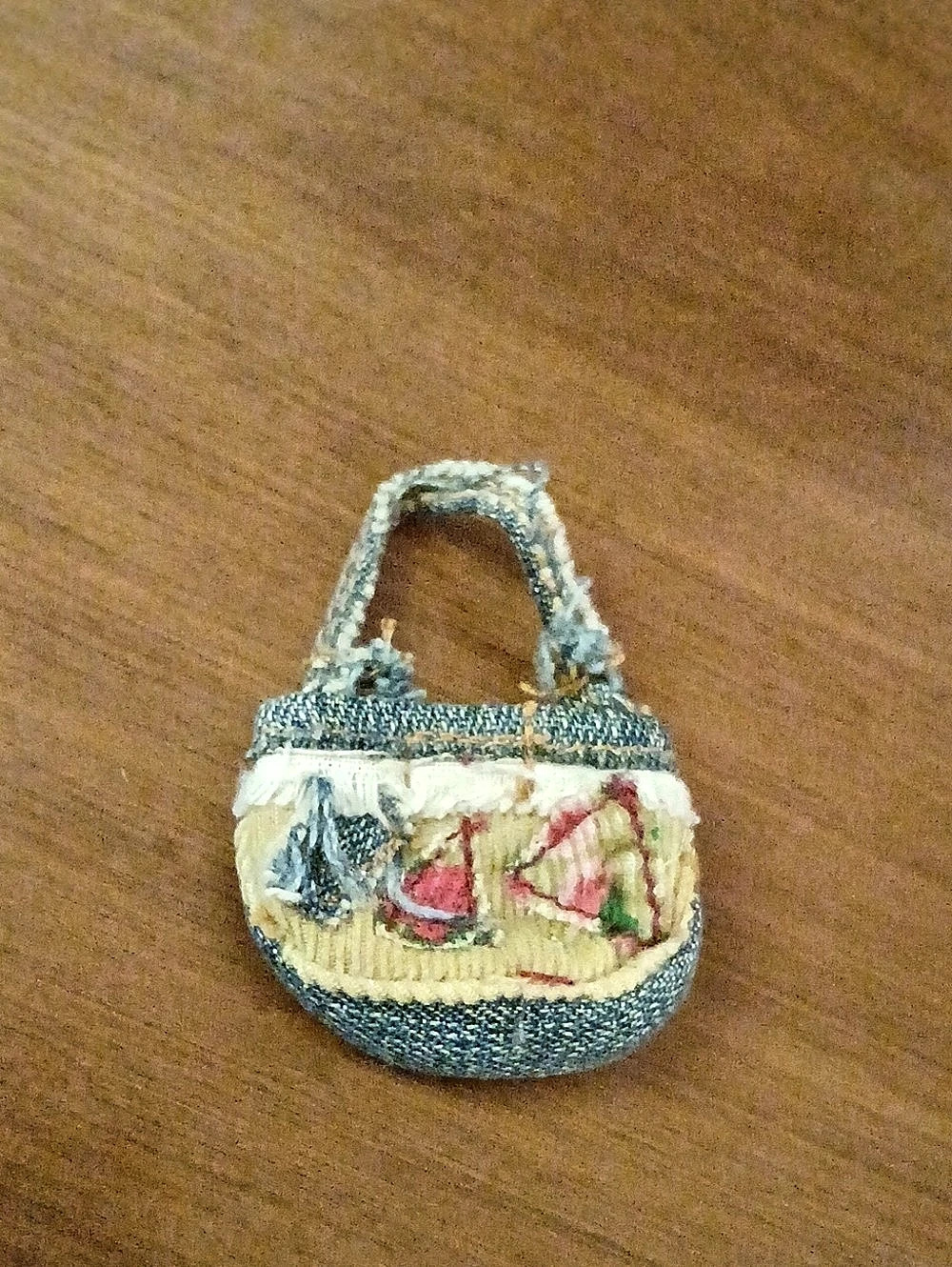 Bratz Doll 2" Denim Bag With Patchwork Pattern
Collectible Cute Accessory